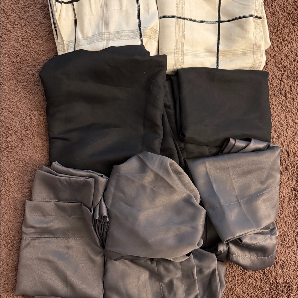 Bundle of 8 curtains